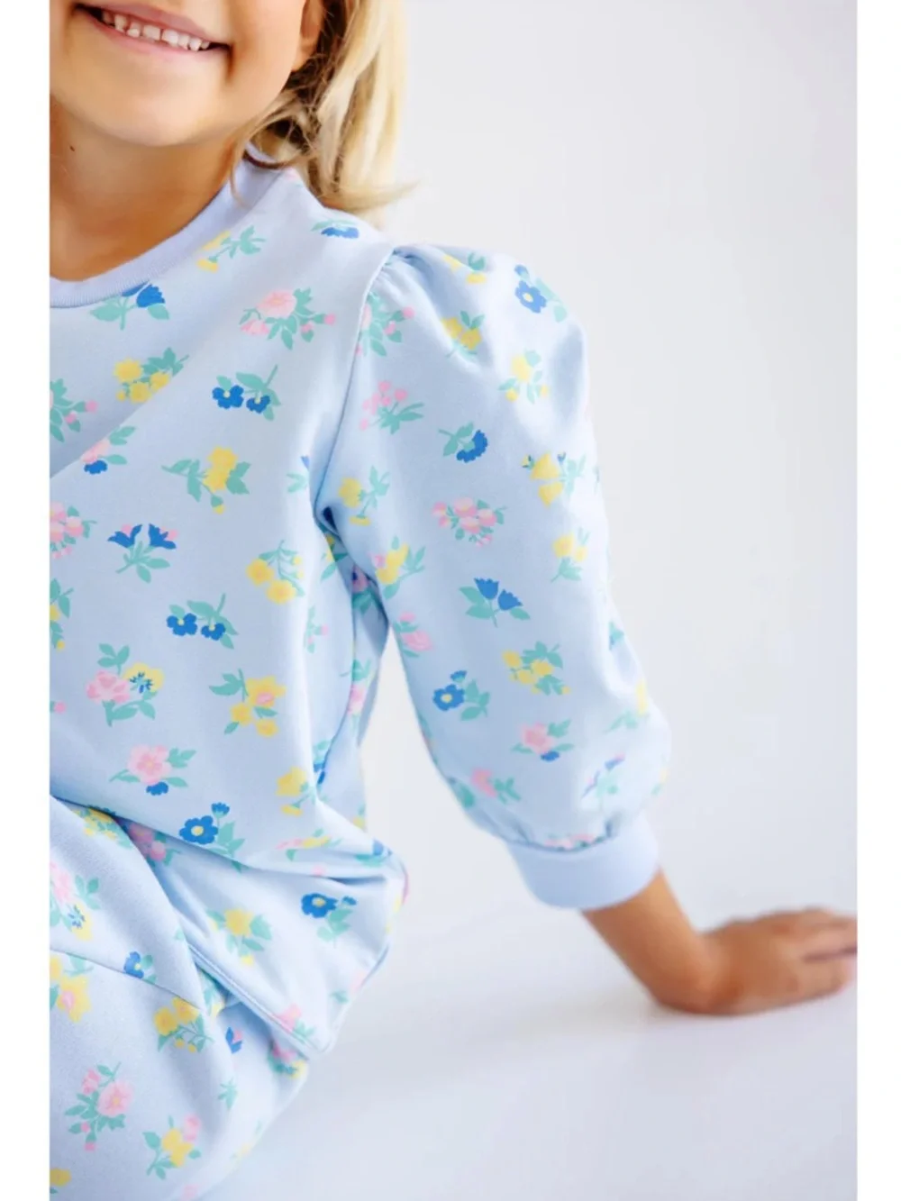 The Beaufort Bonnet Company Little London Flowers Buckhead Blue Sweatshirt 3T 10